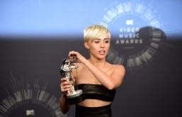 Miley Cyrus wins top prize at MTV Video Music Awards
