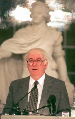 Nobel Literature laureate Seamus Heaney dead: sources