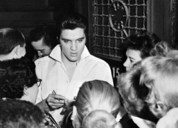 Elvis’s jewelry, outfits fetch surprisingly high bids