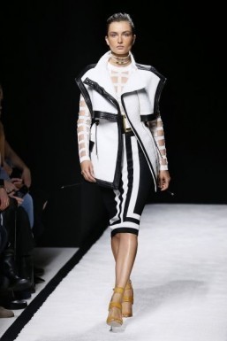 The Balmain SS15 collection is dominated by a black and white color scheme. © AFP PHOTO / PATRICK KOVARIK