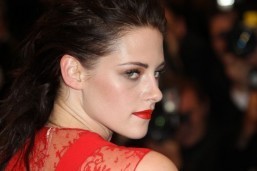 Kristen Stewart to play opposite Juliette Binoche in ‘Sils Maria’