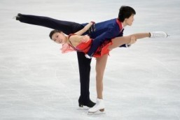 China's Qing Pang and China's Tong Jian perform their Figure Skating Pairs Free Program at the Iceberg Skating Palace during the Sochi Winter Olympics on February 12, 2014. ©AFP PHOTO / JUNG YEON-JE