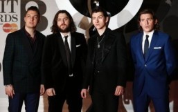 (L-R) Matt Helders, Nick O'Malley, singer Alex Turner and Jamie Cook of British indie rock band Arctic Monkeys pose on the red carpet arriving at the BRIT Awards 2014 in London on February 19, 2014. ©AFP PHOTO / ANDREW COWIE
