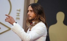 Jared Leto fulfilled expectations by taking the first prize of the night, the best supporting actor Oscar for his heart-wrenching portrayal of a transgender woman suffering from AIDS in "Dallas Buyers Club." ©AFP PHOTO / Robyn BECK