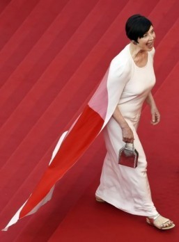 Cannes apologises over high-heel furore