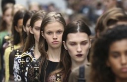 Burberry and Mario Testino presenting live photo shoot via Snapchat