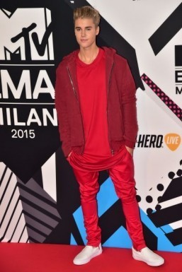 Macklemore, Bieber win at MTV Europe awards