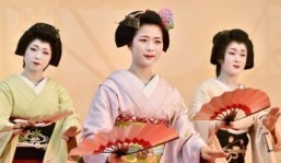 Japan’s dainty geishas in secret fast-food raids