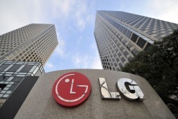 LG flexible display phone coming this year