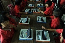 Tablets thrust Thai classrooms into digital era