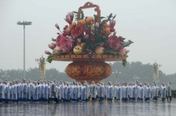 Chinese flock to Tiananmen and jam trains in holiday exodus