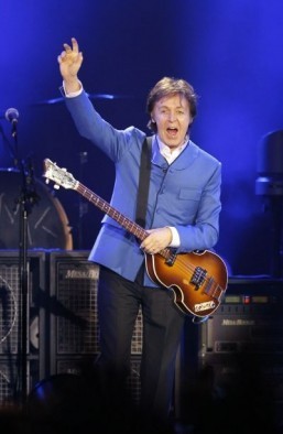 McCartney performs flash Times Square concert