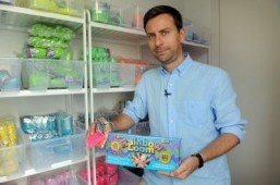 Loom band craze fetches French couple $1m