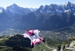 Wingsuit daredevils risking their lives on film