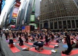 Yoga event draws thousands, including UN chief, to NY’s Times Square