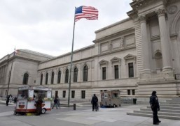 UnionPay card becomes the golden ticket to the Met
