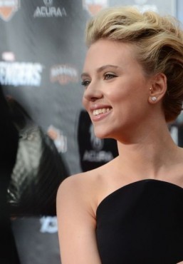 Twitter index: Scarlett Johansson engaged