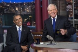 US President Barack Obama and David Letterman speak during a break in the taping of the "Late Show with David Letterman" at the Ed Sullivan Theater on September 18, 2012 in New York, New York. ©AFP PHOTO/Brendan SMIALOWSKI