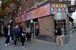 Two Boots pizza shop in Greenwich Village, a stop on a "Sex and The City" bus tour run by On Location Tours ©AFP PHOTO/Stan HONDA