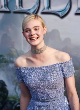 Elle Fanning signs for ‘The Neon Demon’ with Refn