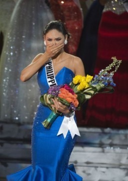 Miss Philippines crowned Miss Universe after live TV mix-up
