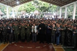 President Rodrigo Roa Duterte flashes his signature pose with Joint Task Force Sulu Commander Brigadier General Cirilito Sobejana, Presidential Adviser on Military Affairs Arthur Tabaquero, Philippine Army Commander Lieutenant General Rolando Bautista, Western Mindanao Command (WestMinCom) Commander Lieutenant General Carlito Galvez Jr., Armed Forces of the Philippines (AFP) Chief of Staff General Rey Guerrero, Hollywood actor Steven Seagal, Defense Secretary Delfin Lorenzana, Special Assistant to the President Christopher Lawrence Go, and Philippine National Police (PNP) Director General Ronald dela Rosa. RICHARD MADELO/PRESIDENTIAL PHOTO