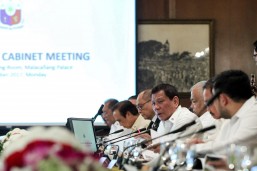 Duterte tells police: Bring media along during operations
