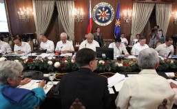 President Rodrigo Roa Duterte presides over the 10th Cabinet meeting at the State Dining Room in Malacañan Palace on January 9, 2017. (MNS photo)