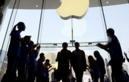 Apple invests $1 billion in China taxi app Didi