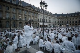 Thousands flock to posh Paris flash mob picnic