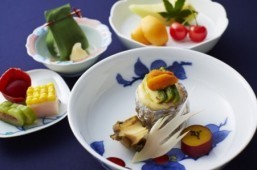 Porcelain artwork to be celebrated at Tokyo’s Keio Plaza Hotel
