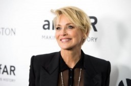 Stars give their jeans to help refugees