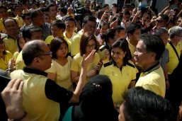 Roxas, Robredo file candidacies for president, VP