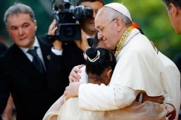 Pope signs up for World Youth Day using iPad
