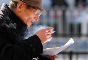 Smoking linked to mental decline in men: study