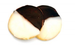 Fete Oscar night with black-and-white cookies and deep-fried Southern-style chicken