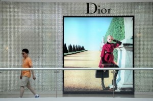 Chinese buying more luxury goods at home: survey