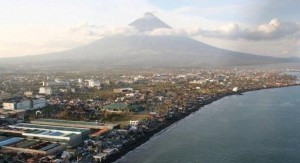 One dead, small tsunami after 7.6 Philippine quake