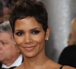 Get the body: Halle Berry’s sexy shoulders and back