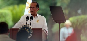 Aquino leads National Heroes Day rites at Libingan ng mga Bayani
