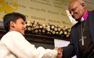 Filipino street kid, 13, wins $100,000 peace prize