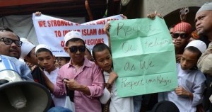 Filipino Muslims picket US embassy over film
