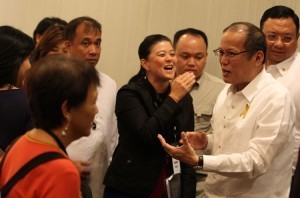 Aquino ignores call to quit smoking