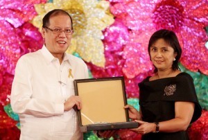 Robredo to receive highest PHL award 100 days after death