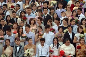 Asia marks lucky 12/12/12 with mass weddings