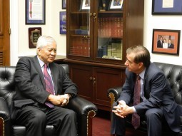 Foreign Affairs Secretary Albert F. del Rosario (left) discusses strengthening PHL-US relations with US House Committee Chairman on Foreign Relations Representative Ed Royce.(Photo by By Embassy of the Philippines, Washington, DC)