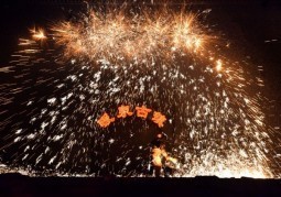 China ends Lunar New Year with molten metal showers