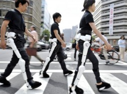 Japan robot suit gets global safety certificate