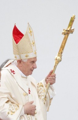 World voices respect in pope’s surprise resignation