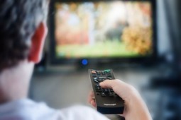 More US households buy an HDTV to watch the Super Bowl than for any other reason